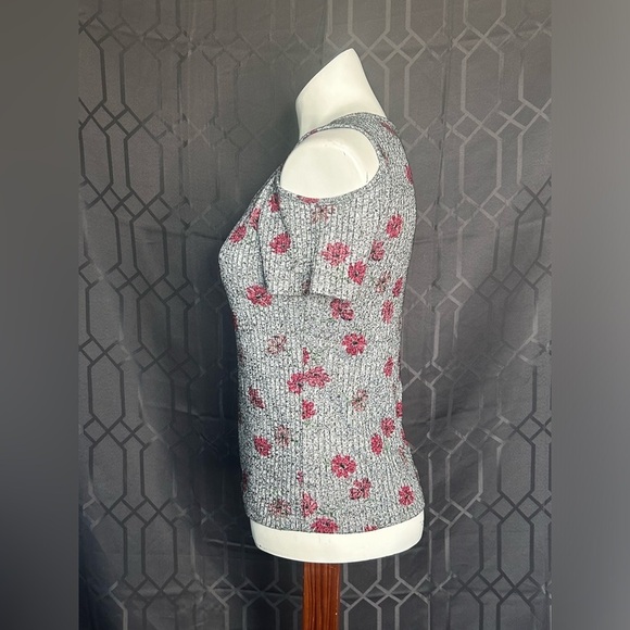 Ricki's Gray Red Floral Cold Shoulder Tee Size Small - Picture 2 of 5